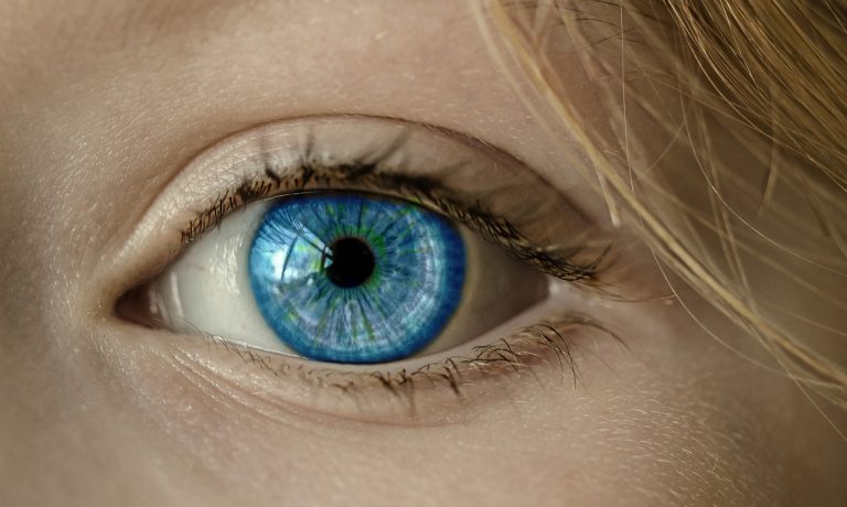 Czy laserowa korekcja wzroku jest bolesna? Jak wygląda sam zabieg?